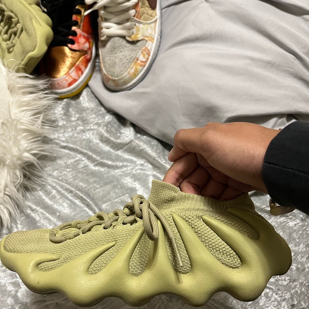 yeezy 450, size 9.5 in men, comes with box, no soles